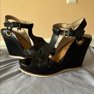 Elegant Black Wedge Shoes with Comfort and Style